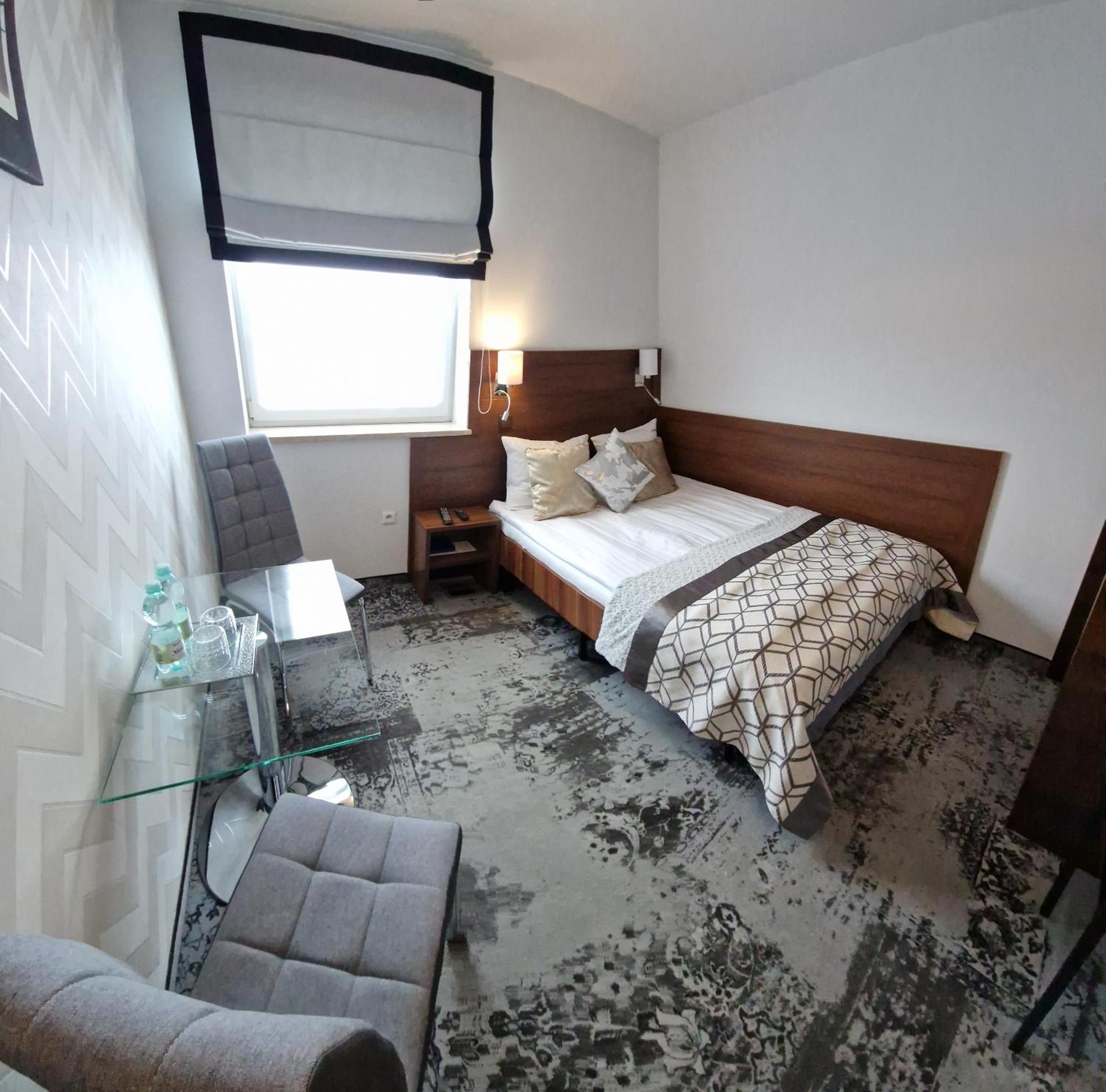 Cynamon Hotel Nowy Sacz Bagian luar foto