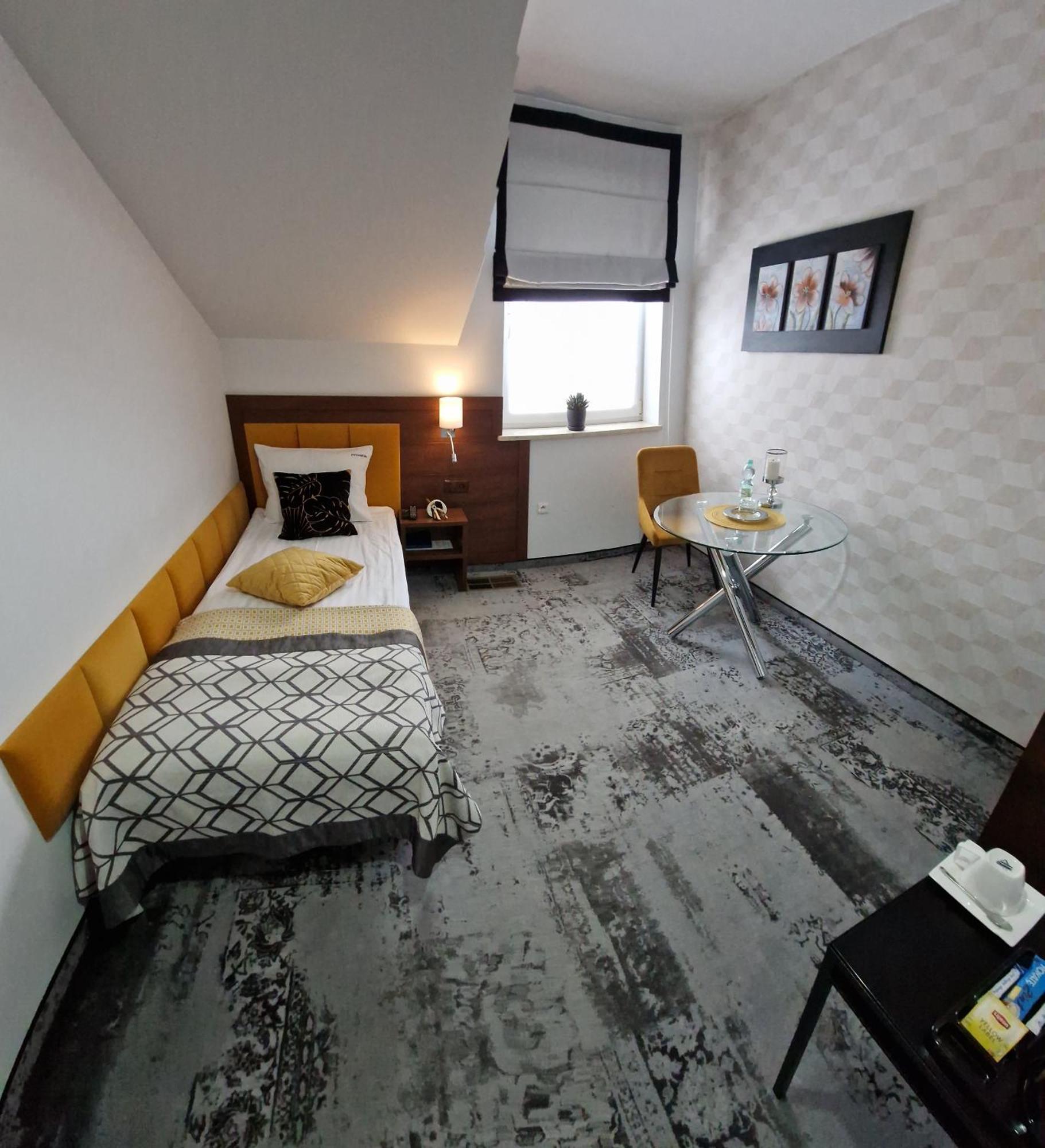 Cynamon Hotel Nowy Sacz Bagian luar foto
